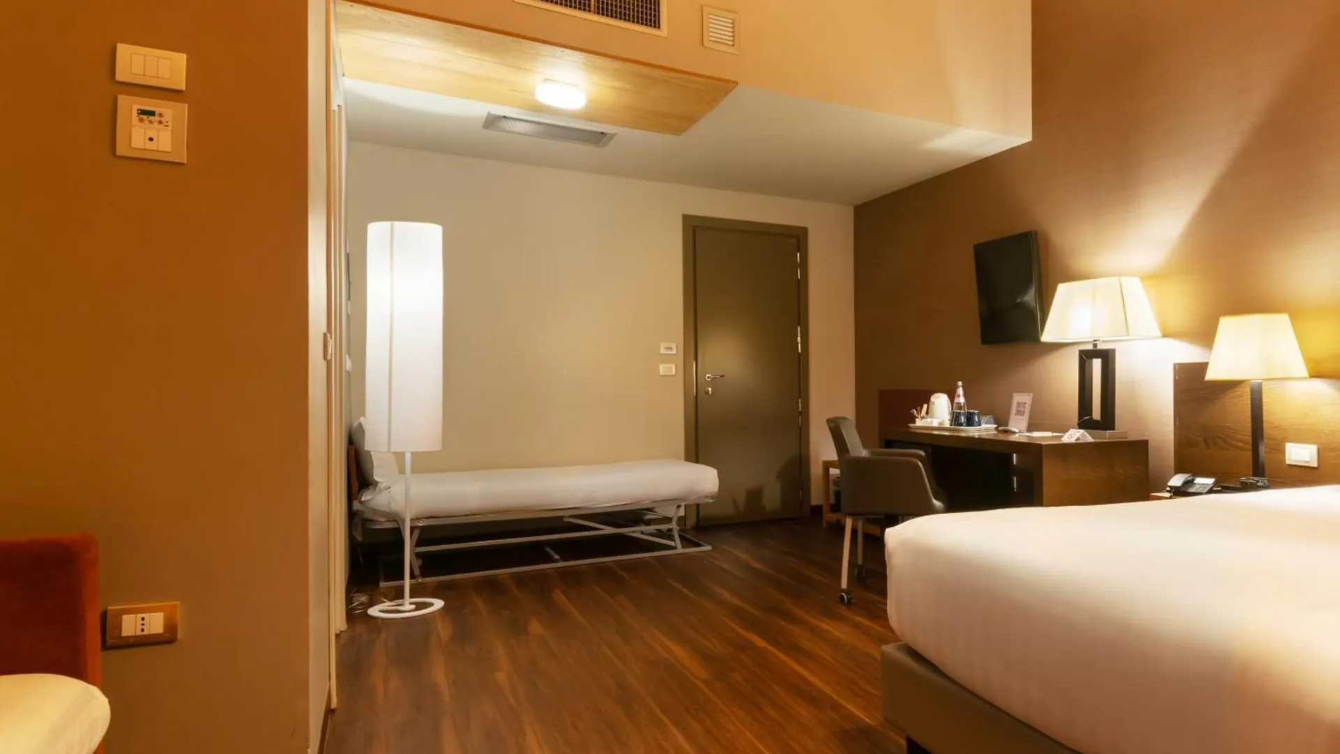 Admiral Park Hotel Zola Predosa 4*,  İtalya
