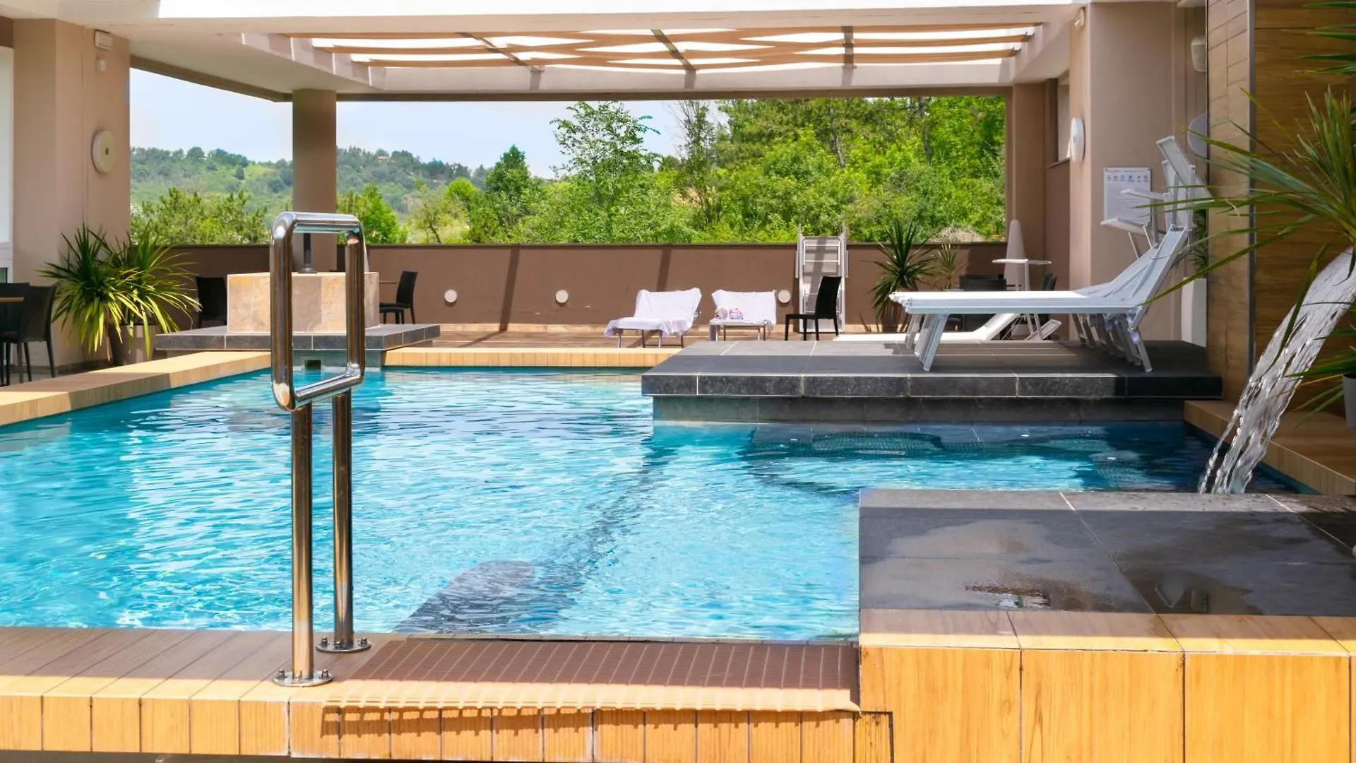 Admiral Park Hotel زولا بريدوسا