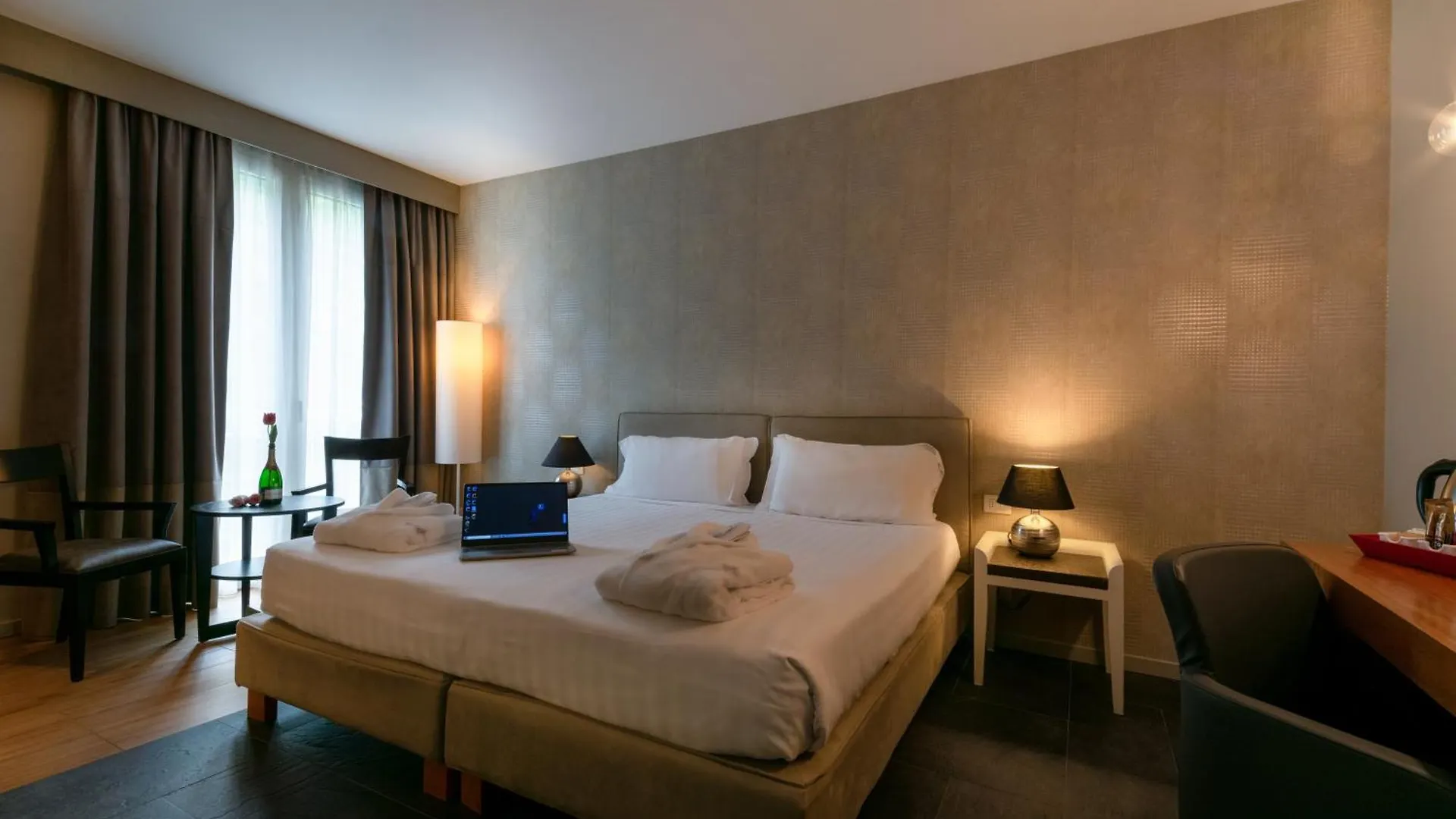 Admiral Park Hotel زولا بريدوسا