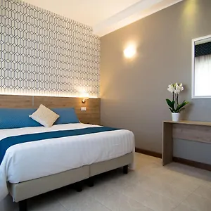 *** Otel Pacific İtalya