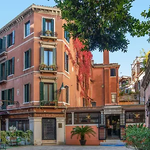*** Otel La Fenice Et Des Artistes İtalya